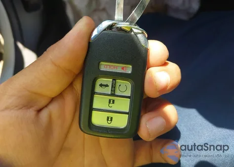 2019 Honda Accord Touring 2.0T z USA, uszkodzony, nr VIN 1HGCV2F96KA015987